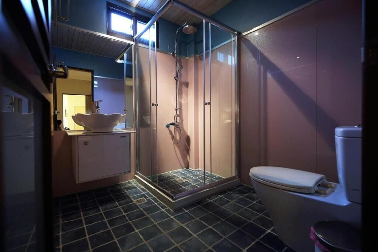 Bathroom 2, Rose Garden B&B, Hualien
