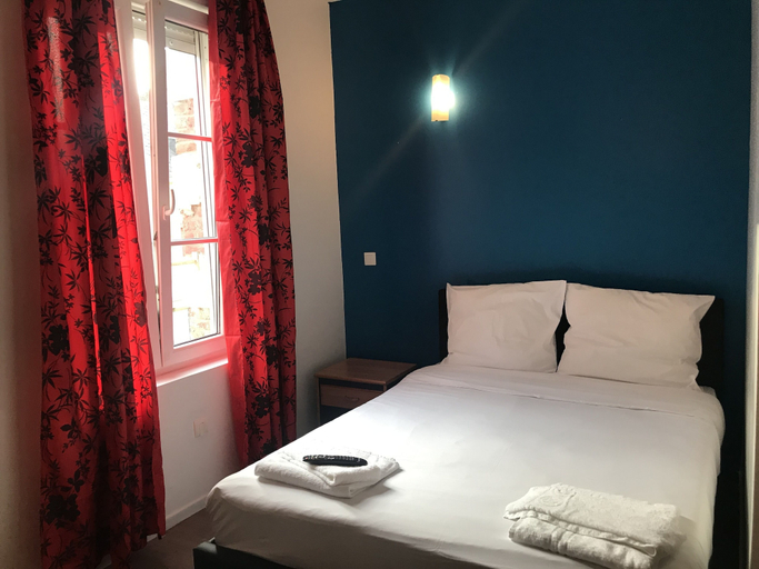Bedroom 3, Hotel Le Saint Quentin, Aisne