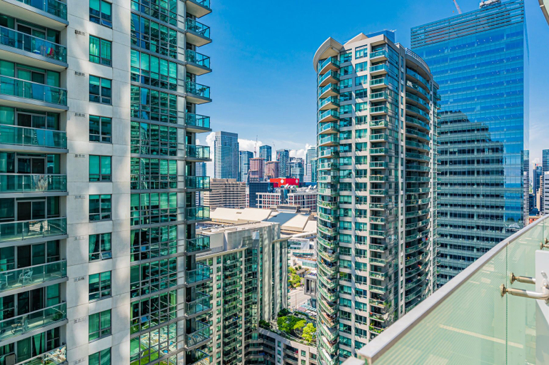 Exterior & Views 2, The Bay Suites Entertainment Dist, Toronto