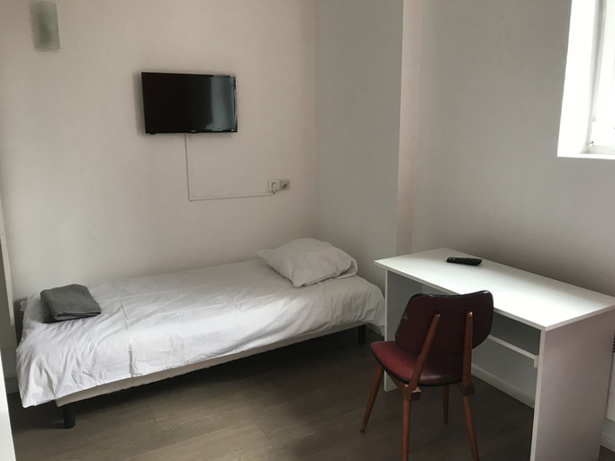 Bedroom 4, Hotel Le Saint Quentin, Aisne