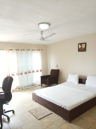 Bedroom 2, Ausbuild, Tema