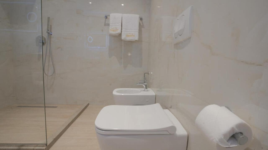 Bathroom 4, Granda Hotel, Tiranës