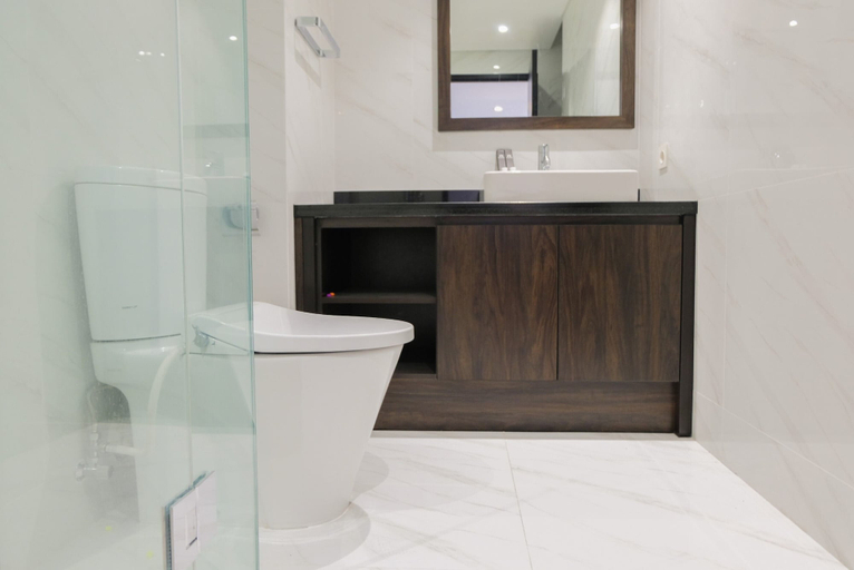 Bathroom 3, Elegant Best View 1BR Branz Apartment, Tangerang Selatan