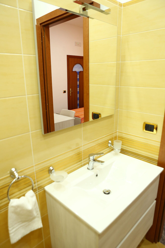 Bathroom 5, B&B Cornelia, Napoli