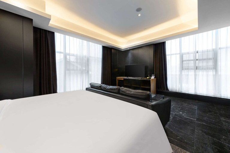 Bedroom 2, Ramada by Wyndham Wuhan Hankou, Wuhan