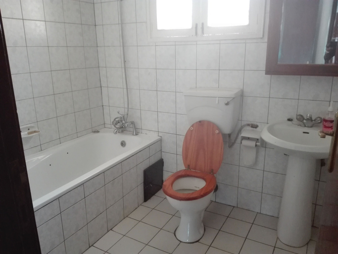 Bathroom 3, Sunbird Backpackers, Entebbe