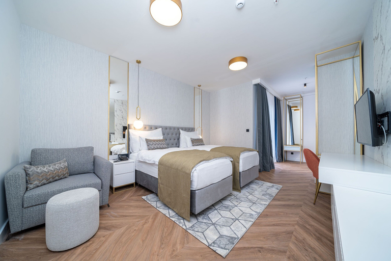 Bedroom 3, Hotel Millennium by Aycon