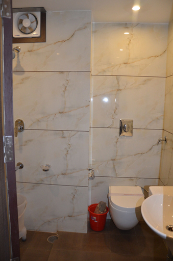 Bathroom 4, Hotel Krishna, Reasi