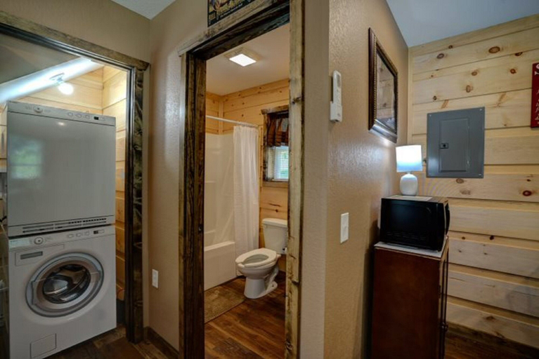 Bathroom 3, Dragon's Nest Mountain View, Graham