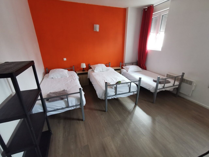 Bedroom 5, Hotel Le Saint Quentin, Aisne