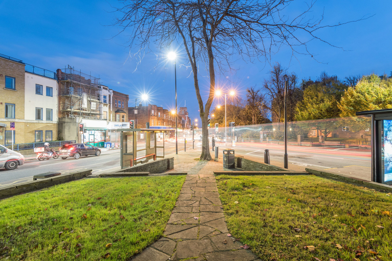 Exterior & Views 2, Stunning and Warm Home in Wandsworth by Underthedoormat, London