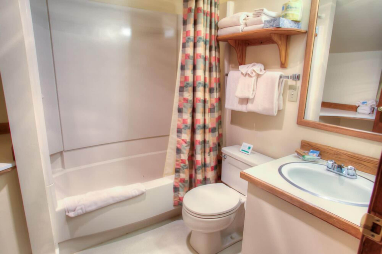 Bathroom 4, Ocean Crest Resort, Grays Harbor