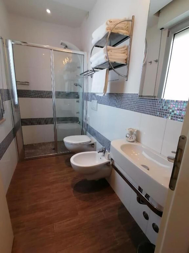 Bathroom 4, Hotel Nordic, Rimini