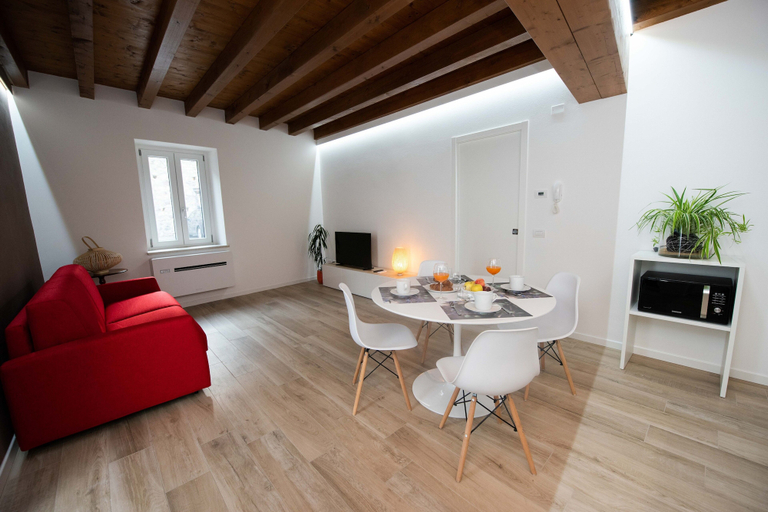 Others 5, Residenza Elena, Brescia