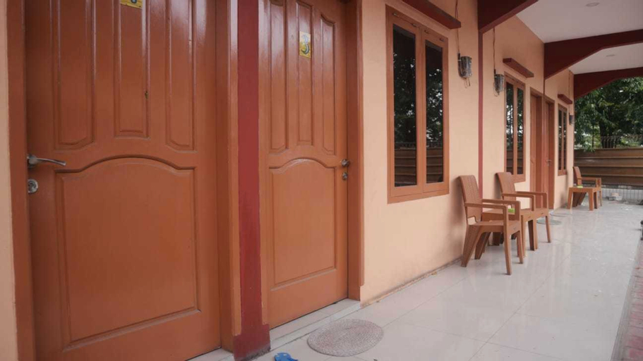 Exterior & Views 13