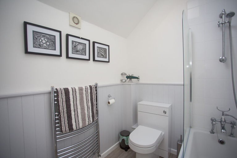 Bathroom 4, Foresters Cottage, West Sussex