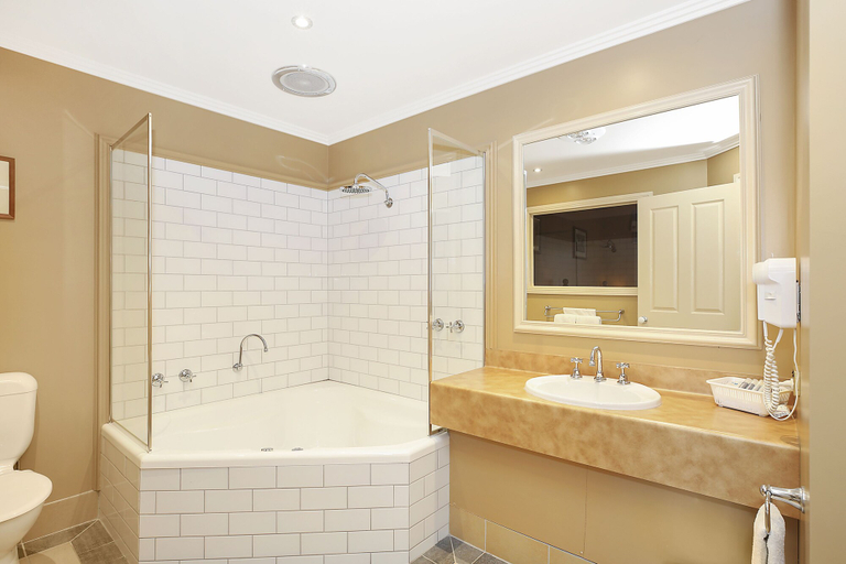 Bathroom 4, Grand Central Accommodation B&B Cobden, Corangamite - South