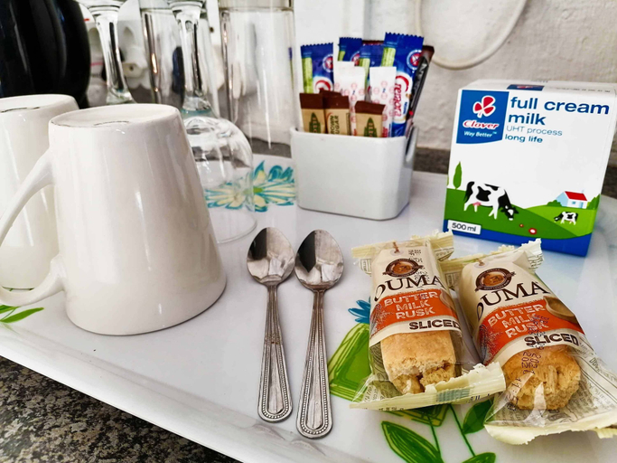 Food & Drinks 5, Boathouse Bed and Biscuit - Lower Deck, Ugu