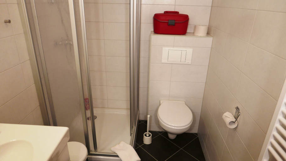 Bathroom 5, Hotel Dachsbaude & Kammbaude, Mittelsachsen