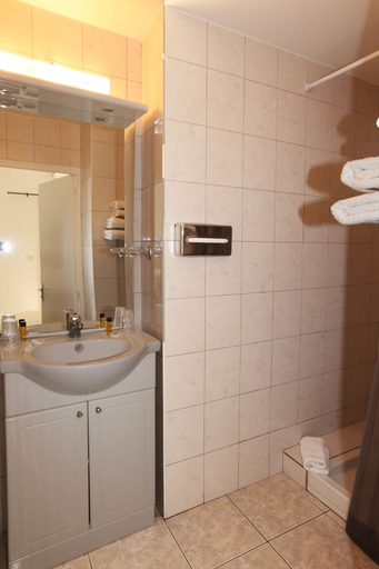 Bathroom 3, U Pozzu, Haute-Corse
