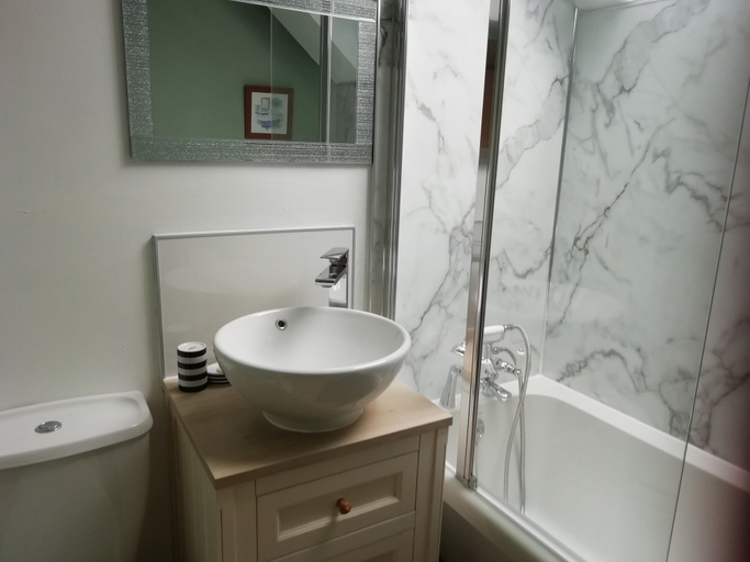 Bathroom, Crinan Canal Cottage No8, Kilmartin, Argyll and Bute