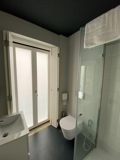 Bathroom 4, Villa Graça - Hostels and Apartments, Santarém