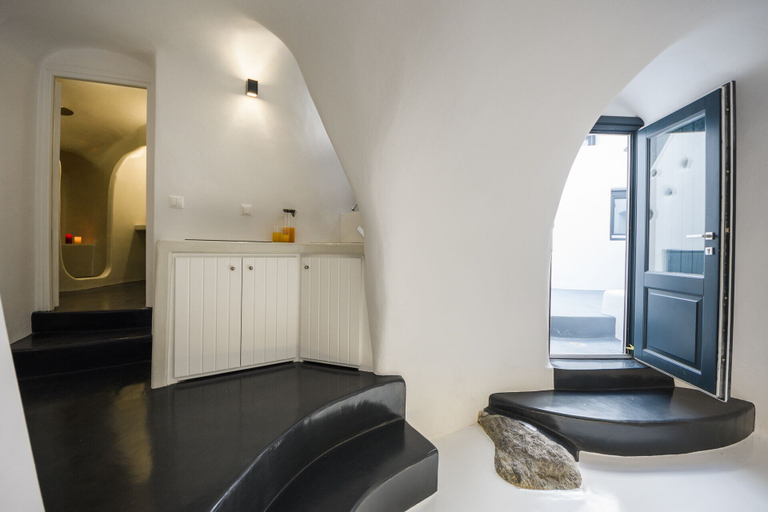 Others 5, The Luna Cavern 2 with Hot Tub White, South Aegean