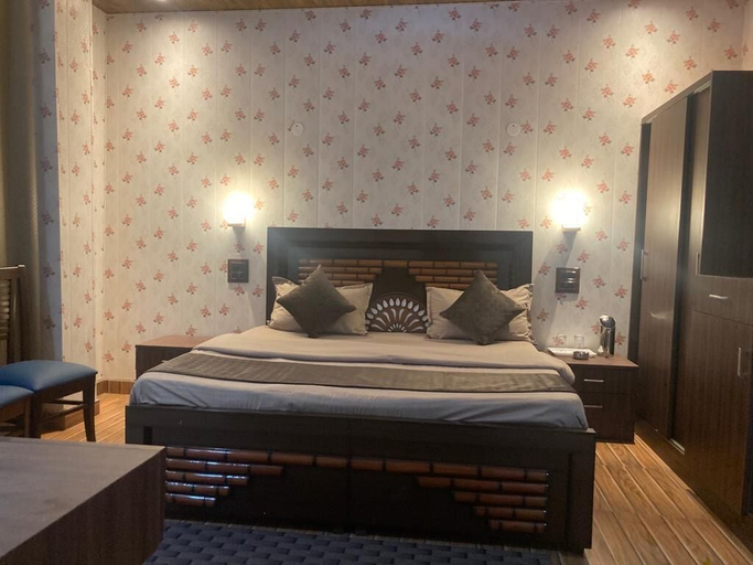 Bedroom 2, P.VEE RESORTS, Sirmaur