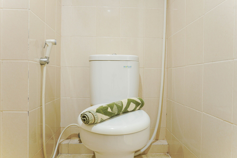 Bathroom 3, Duri Kosambi Cozy and Relaxing 3BR Apartment at Green Palm Residence, Jakarta Barat