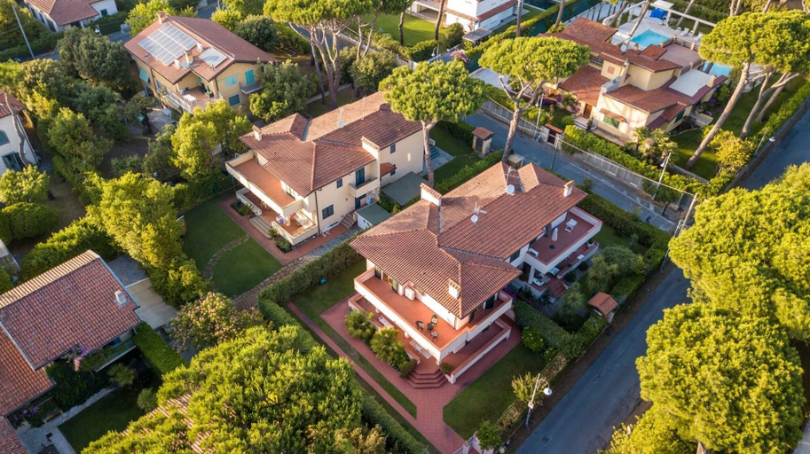 Exterior & Views 2, Regina Beach Villa by the Beach in Marina di Piet, Lucca