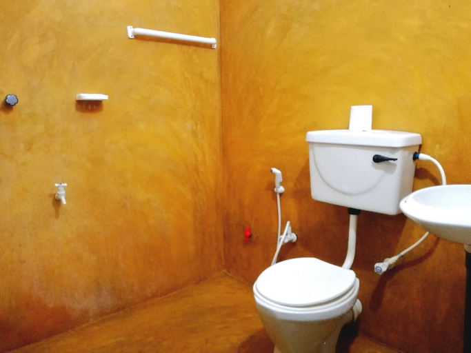 Bathroom 4, 20 House Arugam, Pothuvil