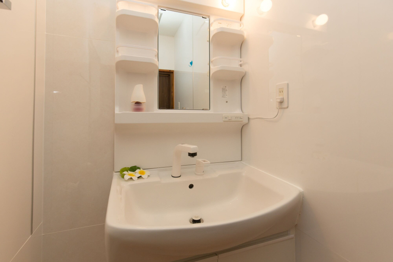 Bathroom 4, South Window Onna-son, Onna