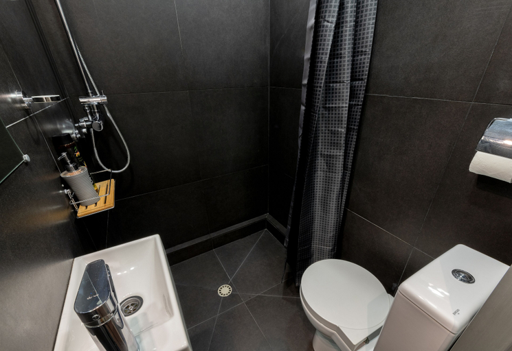 Bathroom 2, RentalSPb on Orlovsky Pereulok 3, Sankt-Peterburg gorsovet