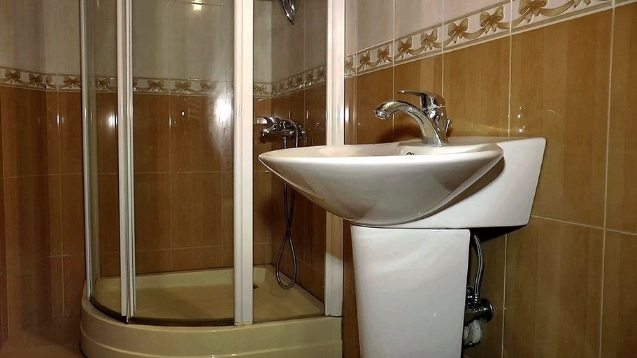 Bathroom 4, Villa Courtyard, Tbilisi