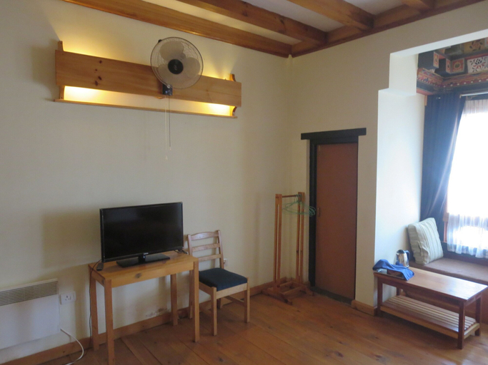 Others 5, Hotel Vara, Bapisa
