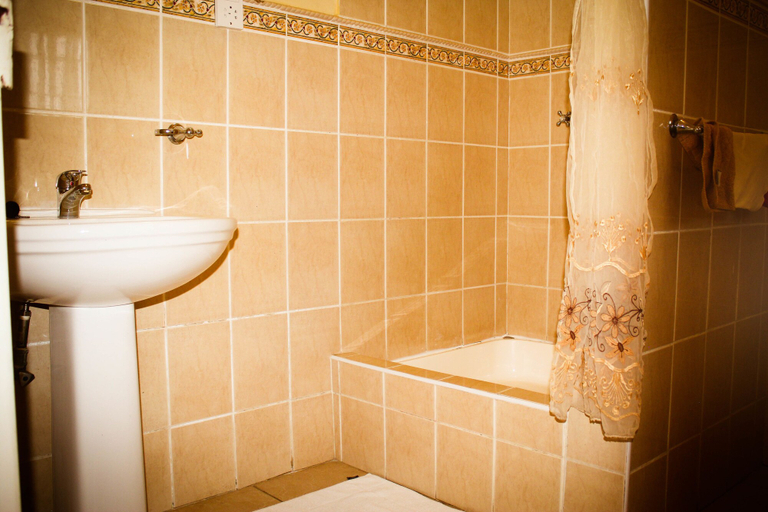 Bathroom 4, River-Ridge Guest House, Gaborone