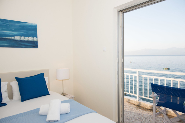 Others 5, Spacious apartment on the beachfront, Peloponnese