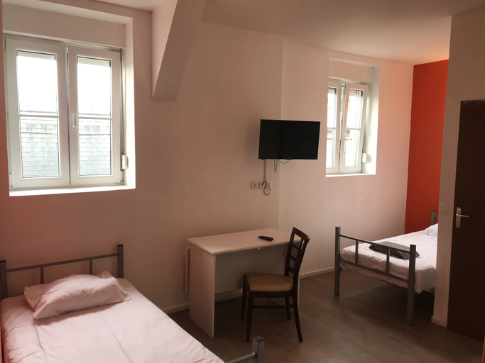 Bedroom 3, Hotel Le Saint Quentin, Aisne