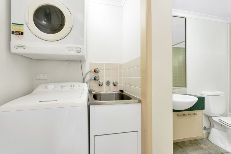 Bathroom 4, Beachfront Bliss 3-bedroom Apartment with Sea View 4, Cairns