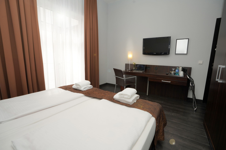 Bedroom 5, The Atrium Hotel, Frankfurt am Main