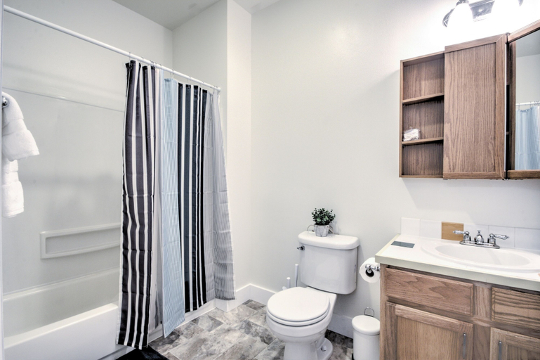 Bathroom 4, Hosteeva Capitol Hill Condos, Seattle