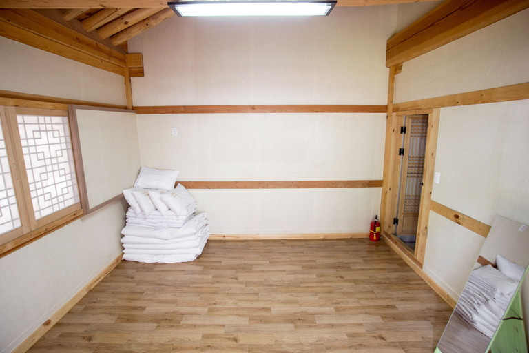 Bedroom 2, Jiwoodang, Jeonju