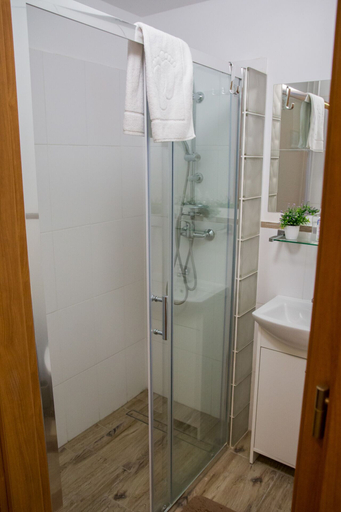 Bathroom 2, Rabianska Suite, Toruń City