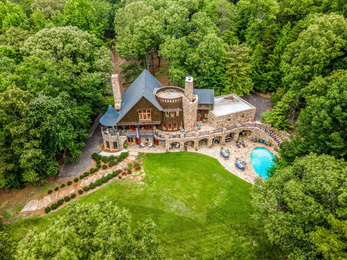 Exterior & Views 1, Bellissimo Castle, Hall