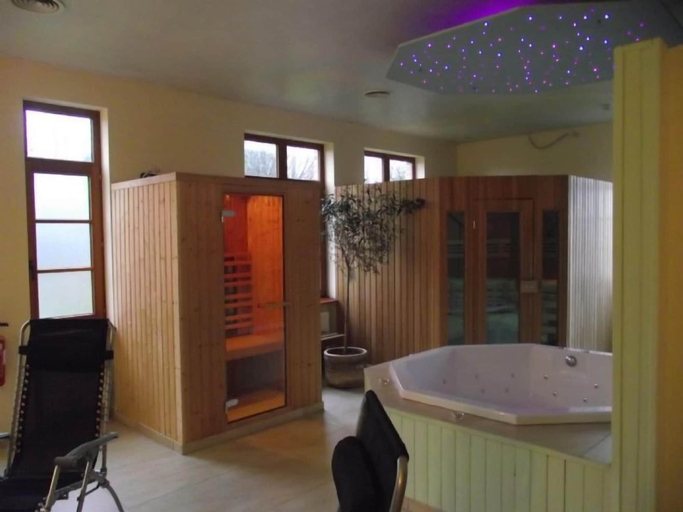 Bathroom 5, Hotel Hinterland, West-Vlaanderen