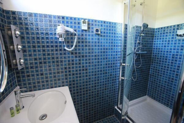 Bathroom 5, Mas de l'Ermitage, Hérault