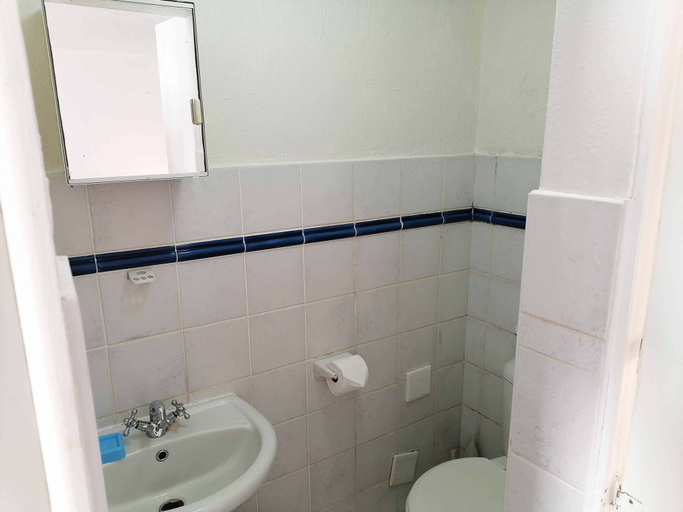 Bathroom, Boathouse Bed and Biscuit - Lower Deck, Ugu