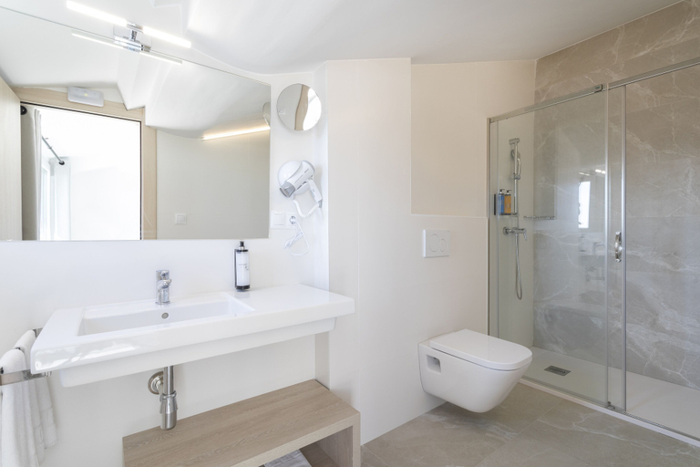 Bathroom 3, Halley Hotel & Apartments Affiliated by Meliá, Alicante