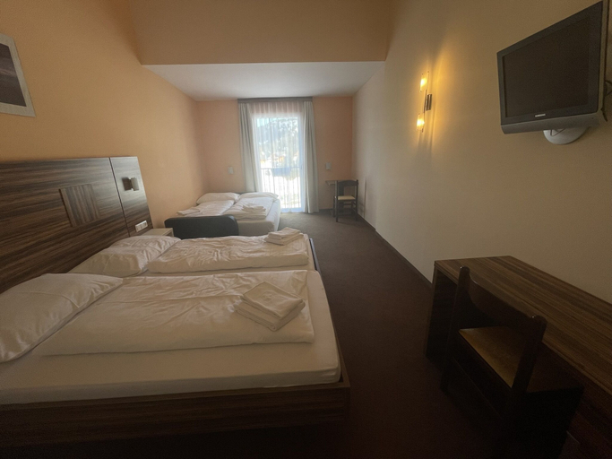 Bedroom 5, Hotel Koralpe, Wolfsberg