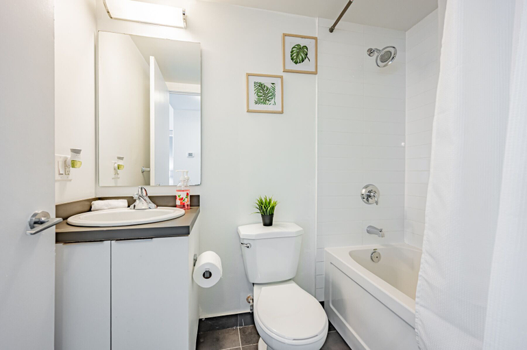 Bathroom 4, The Bay Suites Entertainment Dist, Toronto